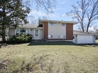 61 Miller Rd, Lake Zurich, IL 60047