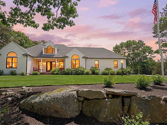 2nd image of 102 Cairn Ridge Road