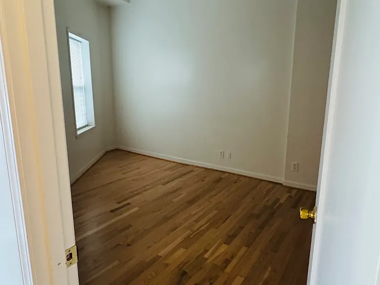 22840 Willamette Dr #5 — Photo 3