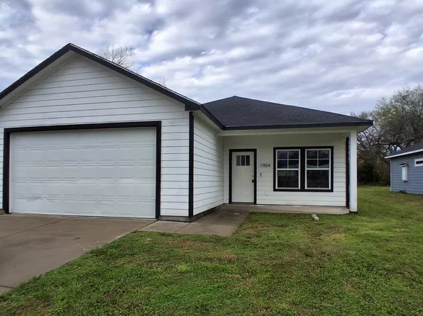 1904 Wesley St, Greenville, TX 75401
