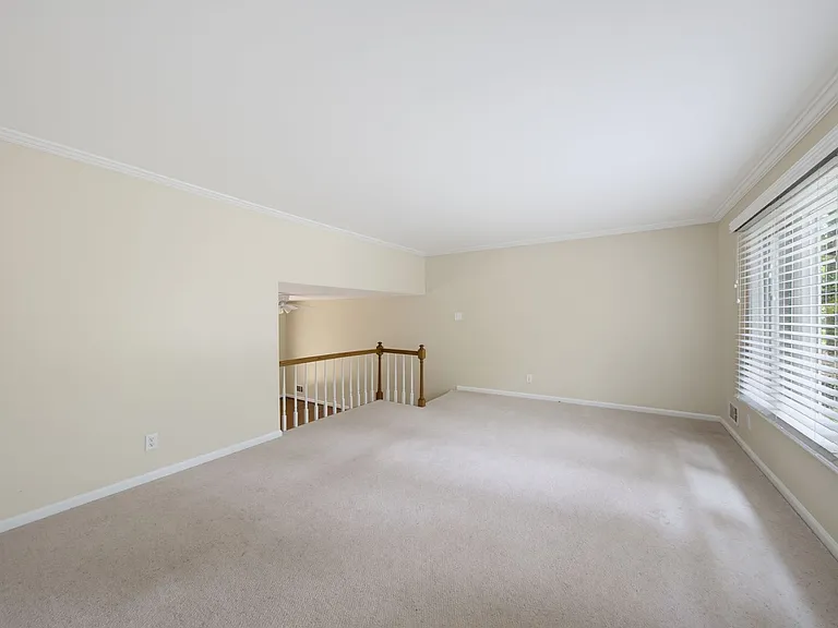 1003 Manchester Dr — Photo 4