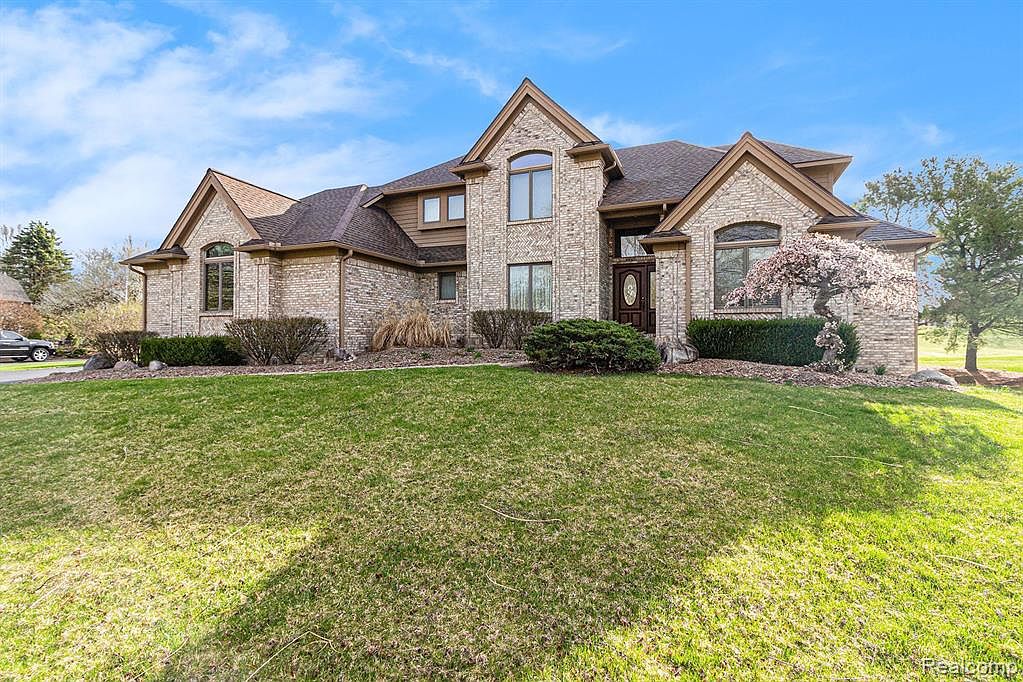 9785 Rolling Greens Dr