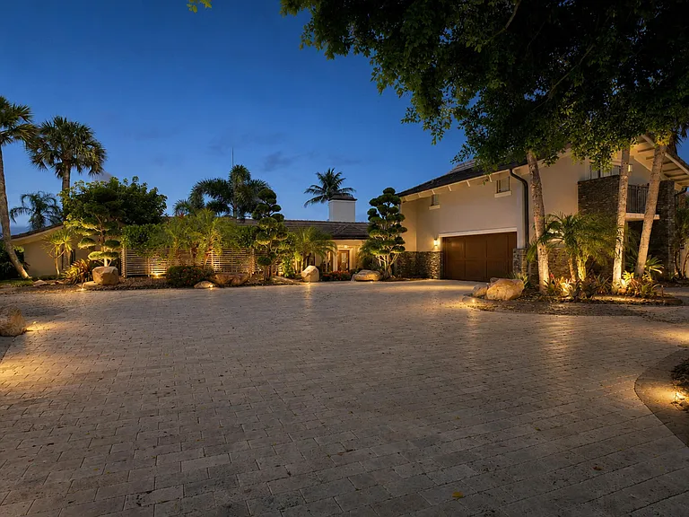 90 Lighthouse Dr — Photo 3