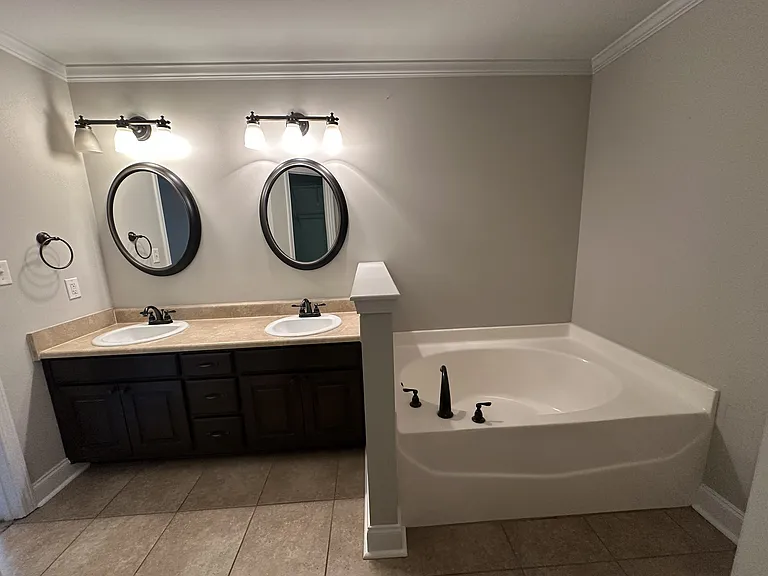 202 White Oak Dr — Photo 15