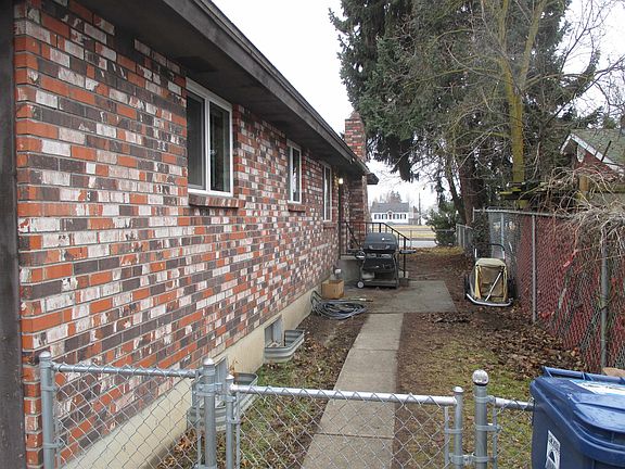 2nd image of 557 E Broad Ave