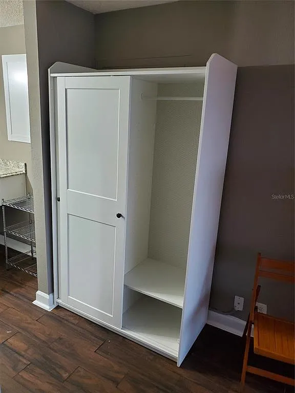 1 bed, 1.0 bath, 276 sqft, $1,000 — Photo 4