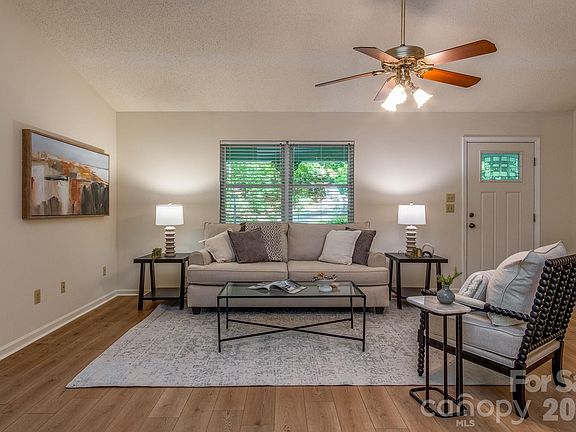 5th image of 304 Emerald Hills Dr #14