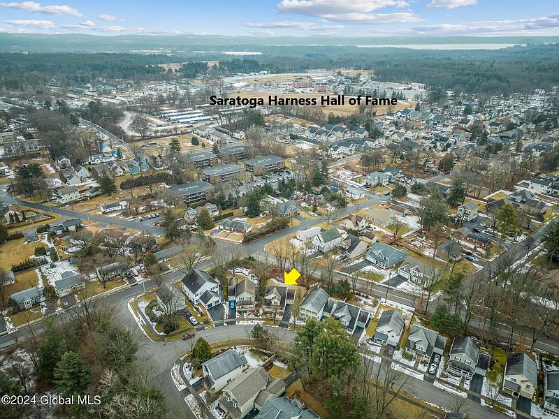 3rd image of 46 Horseshoe Drive