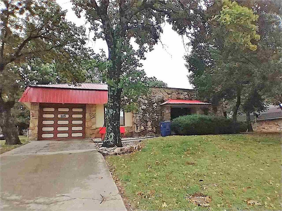 1st image of 225 Pineview