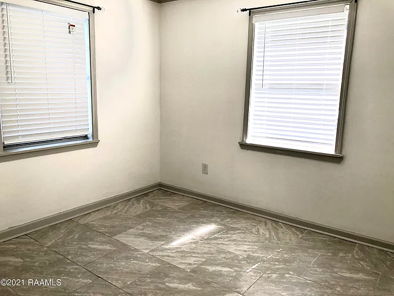 113 Charlene Dr — Photo 12