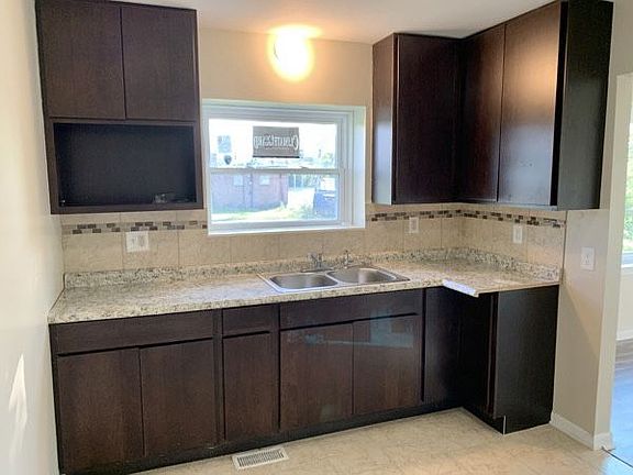 3rd image of 1335 Center Ave #1