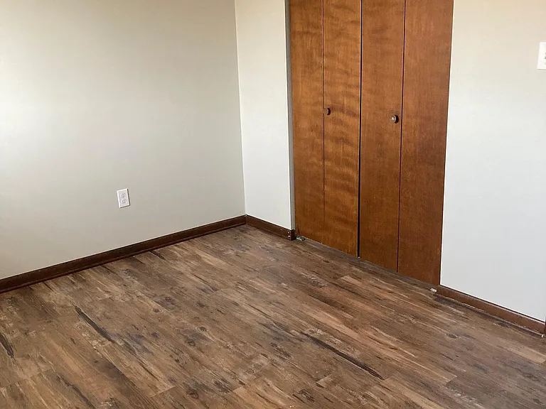 4633 Plummer St — Photo 7