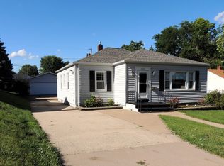 2025 W 3rd St, Dubuque, IA 52001