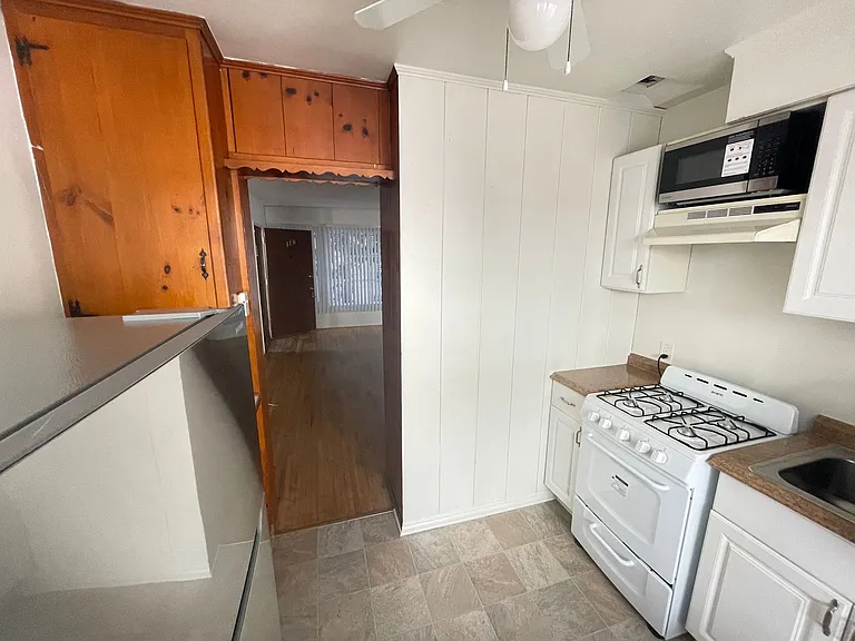 15011 Dickens St — Photo 5