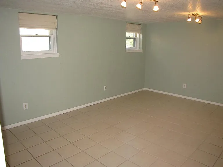 709 E 5th St #BUNGALOW — Photo 12