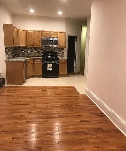 5031 Pine St #1 — Photo 2