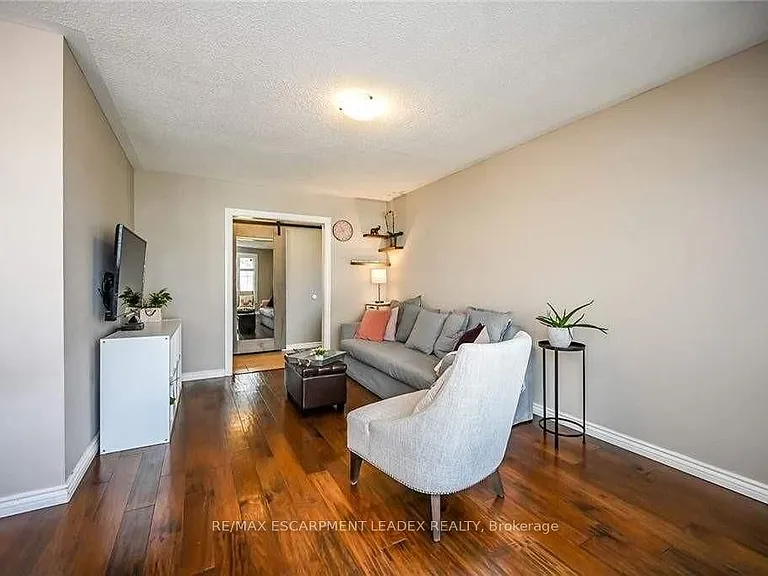 39 Glen Vista Dr — Photo 8