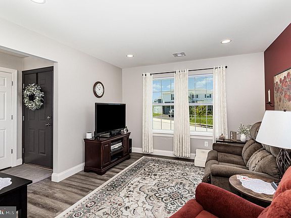 5th image of 305 Normandy Ln