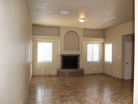 3rd image of 958 Jasmine Dr