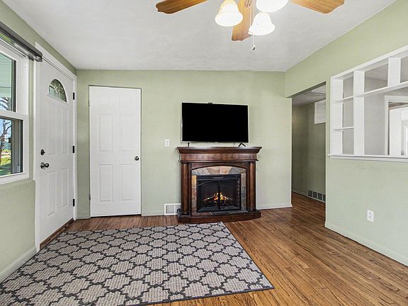 2nd image of 48758 Sully Dr