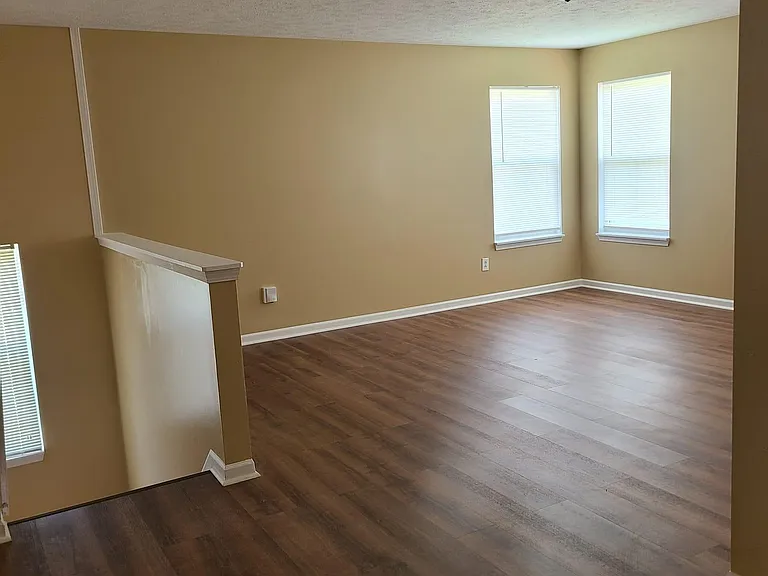 6814 Flick Dr — Photo 15