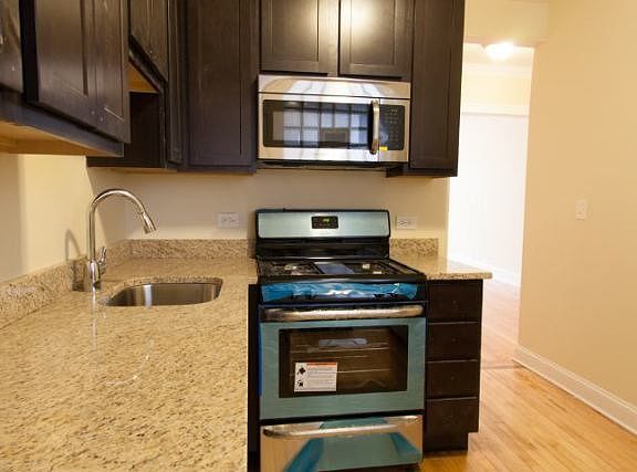 3rd image of 6254 N Claremont Ave APT 02