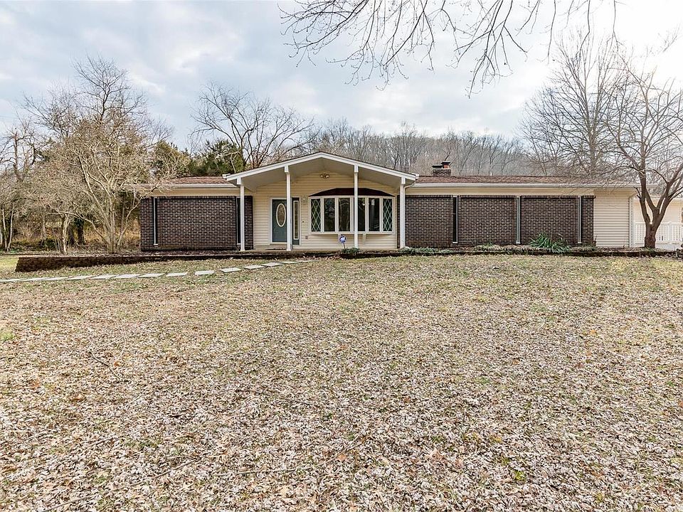 2nd image of 102 Carol Dr