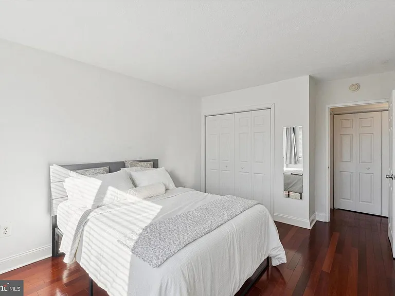 2101 Chestnut St #17-1412 — Photo 7