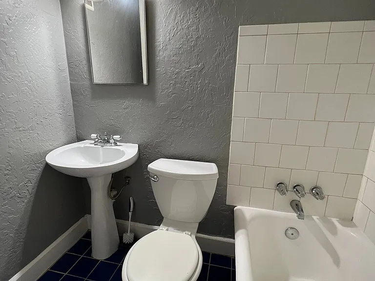 456 13th Ave NE #4 — Photo 7
