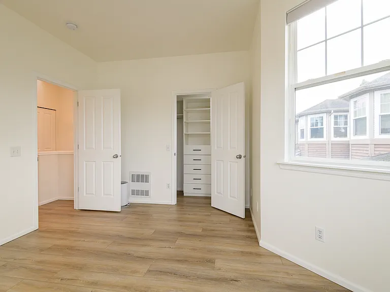 10547 Midvale Ave N #D — Photo 10