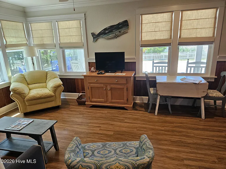124 Sunset Ln — Photo 4