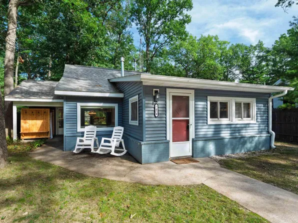 7674 Ladd Dr NW, Rapid City, MI 49676