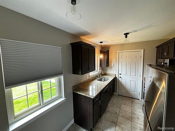 5th image of 454 Romeo Rd Unit 215