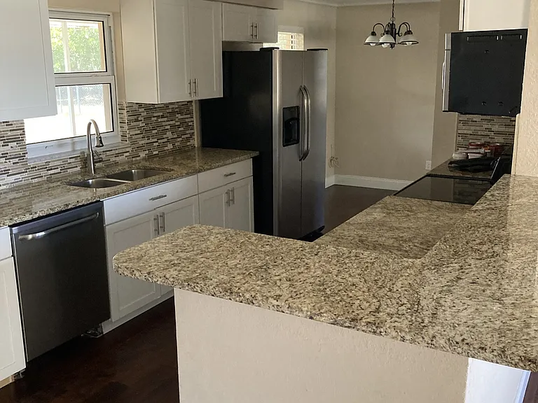 724 Sesame Ct — Photo 3