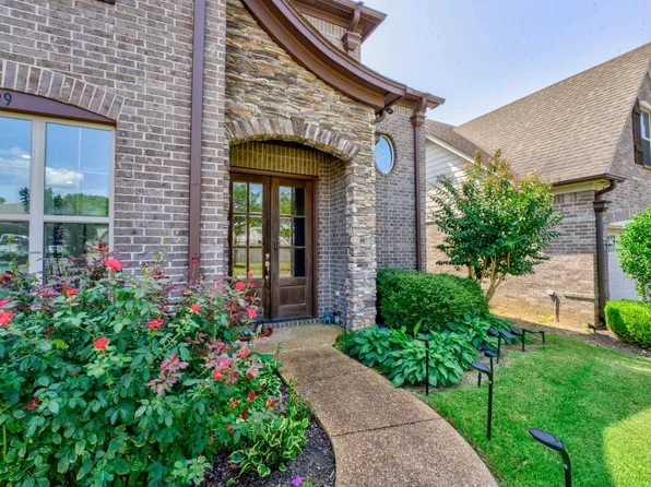 8499 Woodland Green Ct, Cordova, TN 38016