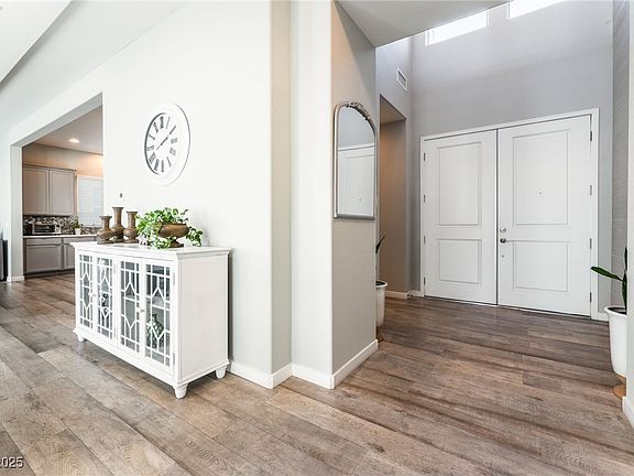 4th image of 8595 Old Daylily Ln