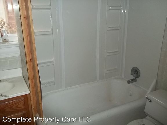 5th image of 114 N Cherry St