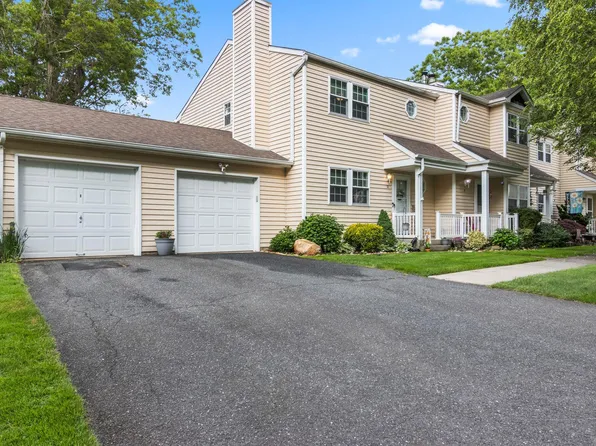 12 Franklin Commons, Yaphank, NY 11980