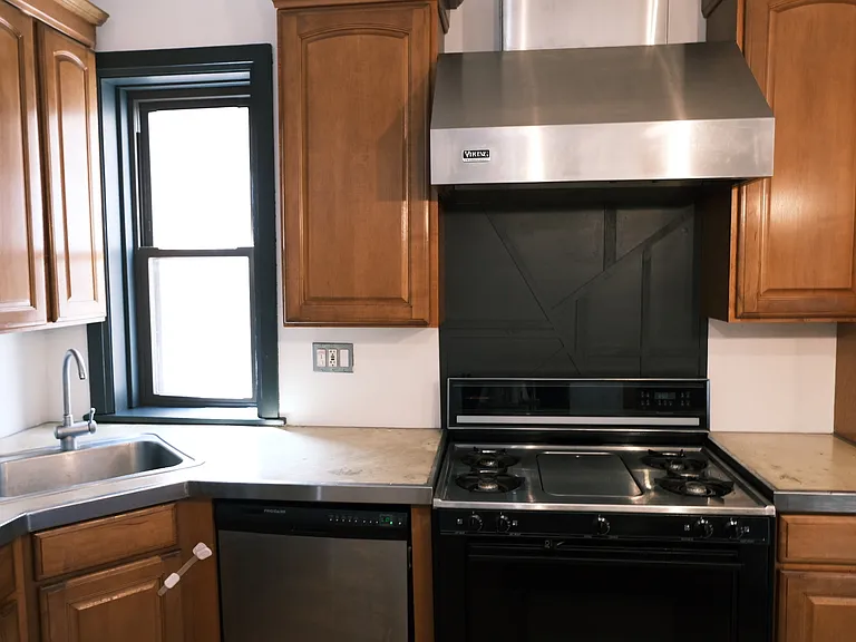 2432 N Rockwell St #1 — Photo 4