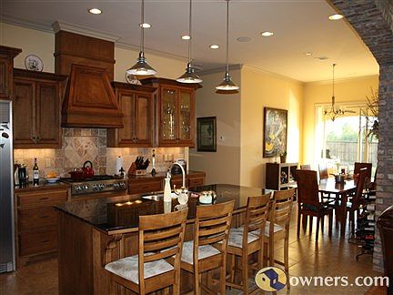 kitchen and breakfast area