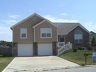 1st image of 711 SW Woodland Cir