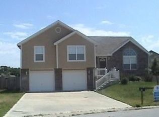 711 SW Woodland Cir, Grain Valley, MO 64029