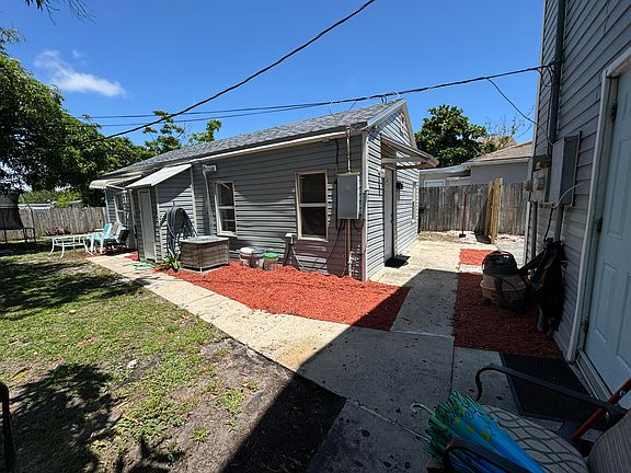 3rd image of 717 S B St #715