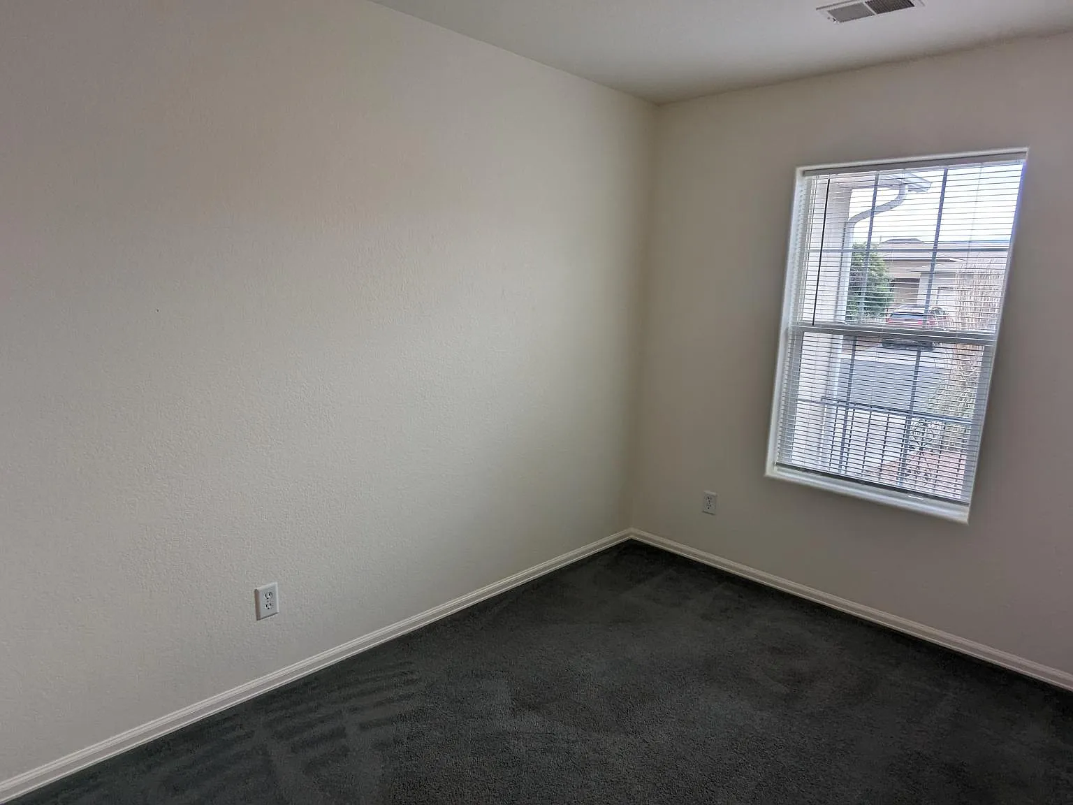 3 bed, 1455 sqft, $1,800 — Photo 2