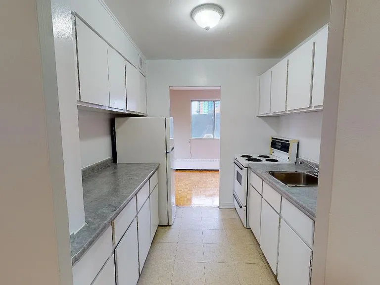 255 Stewart St — Photo 32