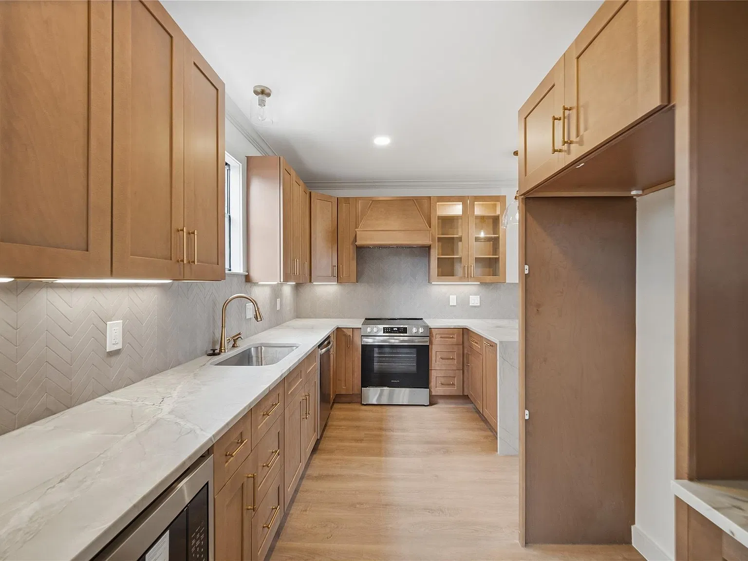 2 bed, 2.5 bath, 1636 sqft, $2,900 — Photo 3