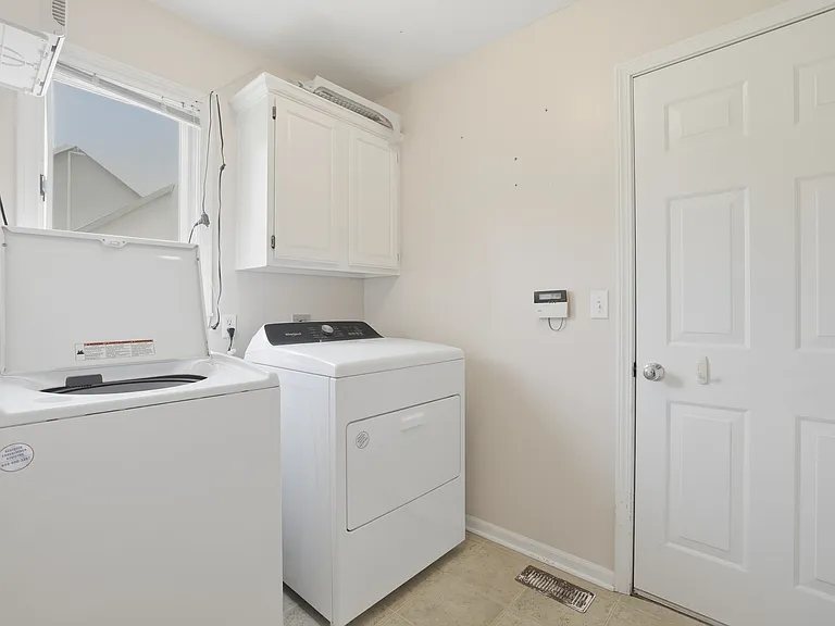 2810 Gill Ave — Photo 25