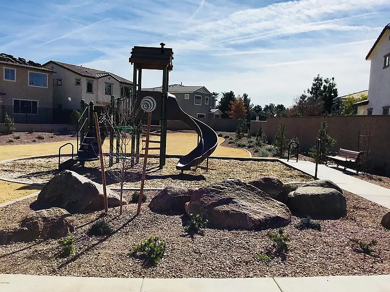 715 N Sparrow Dr — Photo 28