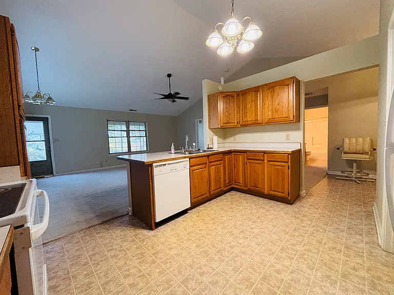 6740 Grovebelle Dr — Photo 4