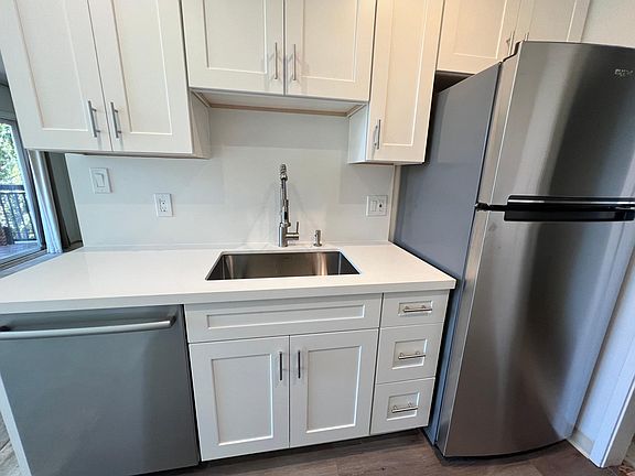 2nd image of 183 Del Medio Ave APT 315